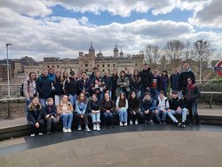Die Reisegruppe vor dem legendären Tower of London. (Foto: Gr/Dg)