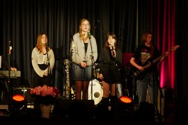 Die Band begeisterte das Publikum mit drei mehrstimmig vorgetragenen Songs.