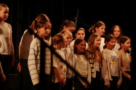Auf dem Programm standen die drei Lieder "Wenn du mich rufst", "Eine Sprache" und "Wunderfinder". 