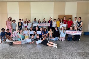 Stolze Teilnehmer*innen mit Frau Bauer und Frau Henßler © Martina Henßler