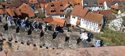Auf den Burgzinnen (Foto: Rau)