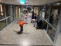 Wenn man sich ordentlich bewegt, ist es im Verbindungsgang gar nicht mehr kalt. (Foto: Dg)