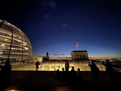 Ein nächtlicher Besuch der Reichstagskuppel ist ein tolles Erlebnis.
