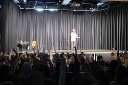 Die Schülerinnen und Schüler antworteten rege auf Fragen Björn Puschas. (Foto: Dg)