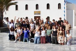 Die gesamte Gruppe vor der "Kirche der Jungfrau Maria des Akathistos-Hymnus". (Foto: Christos Gakas)