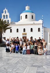 Die gesamte Gruppe vor der "Kirche der Jungfrau Maria des Akathistos-Hymnus". (Foto: Christos Gakas)