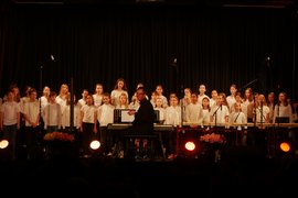 Nach der Pause betrat der Unterstufenchor die Bühne.