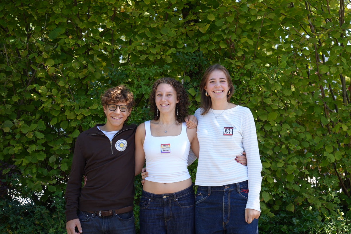 Die drei Schülersprecher*innen Johann, Linnea und Maike