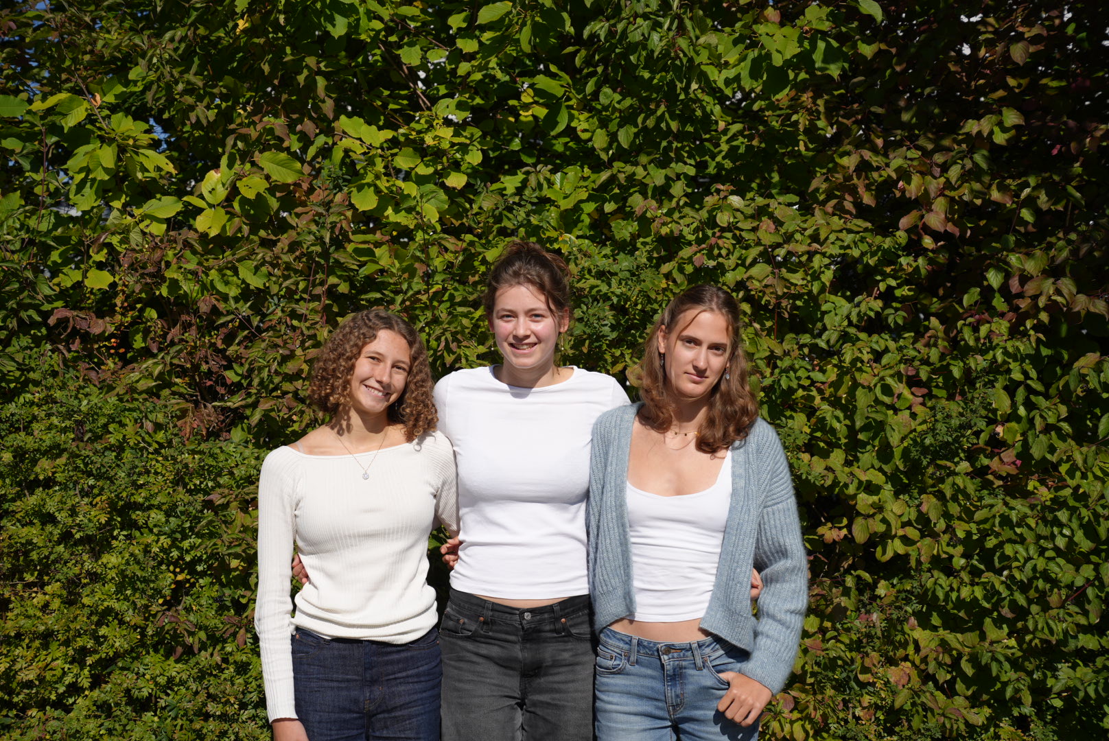 Schulballkomitee: Clara Zimmermann, Nova Paul, Anna Oettinger